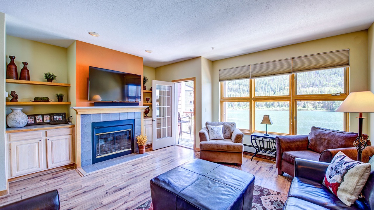 Photo of Livingroom in Lakeside Village