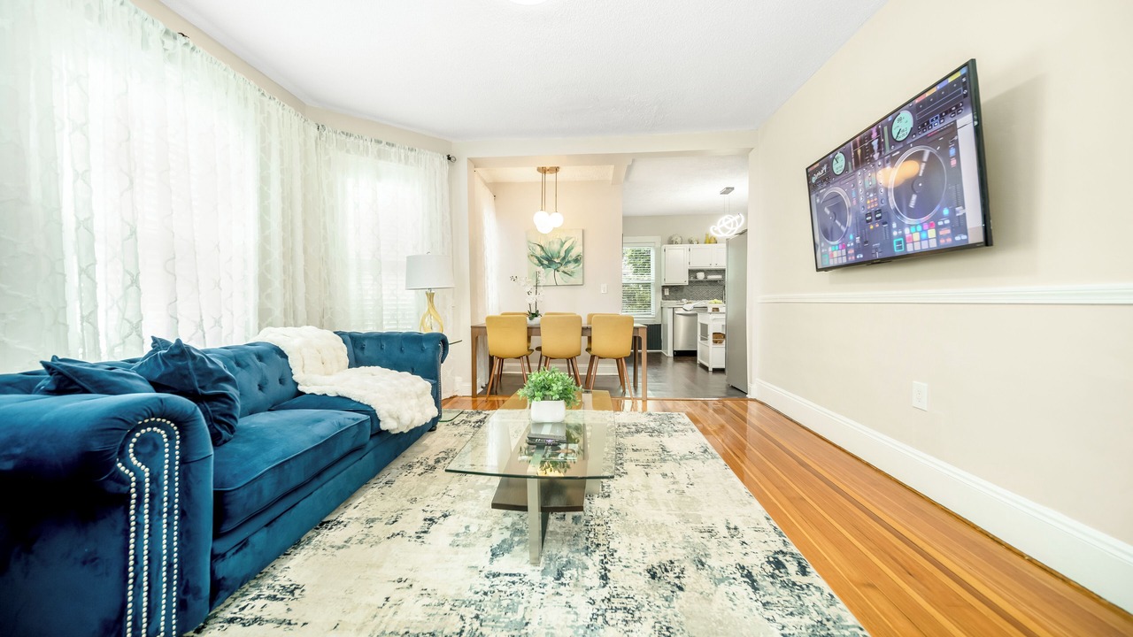 Photo of Livingroom in Meeting House Hill