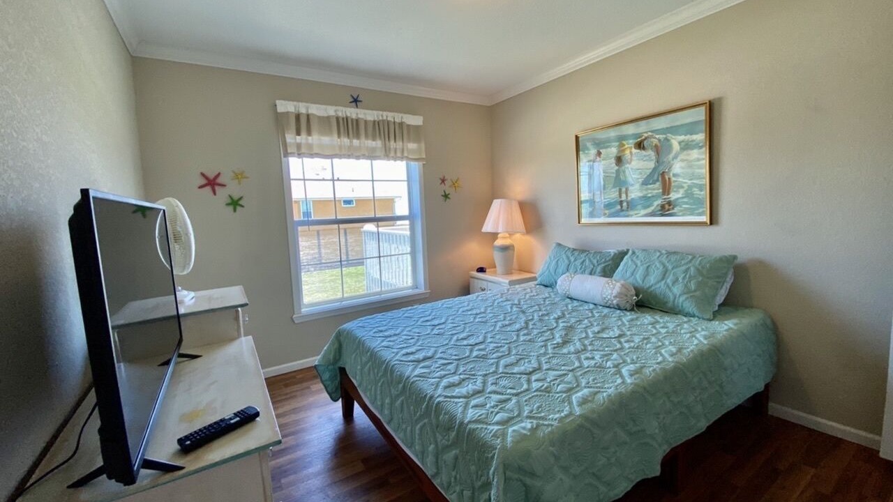 Photo of Bedroom in Crystal Beach