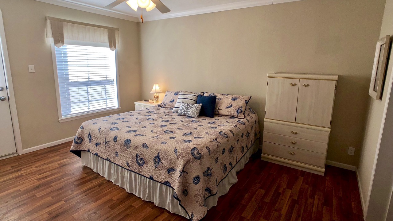 Photo of Bedroom in Crystal Beach