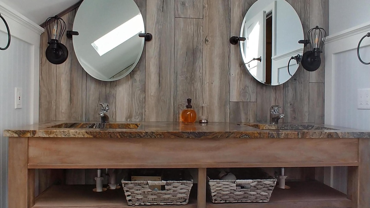 Photo of Bathroom in Lakeside