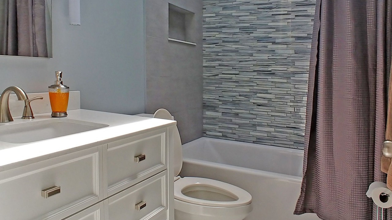 Photo of Bathroom in Lakeside