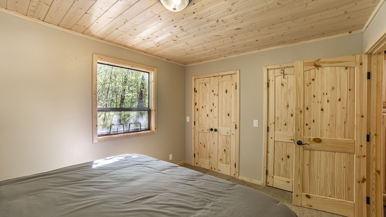 Photo of Bedroom in Glacier