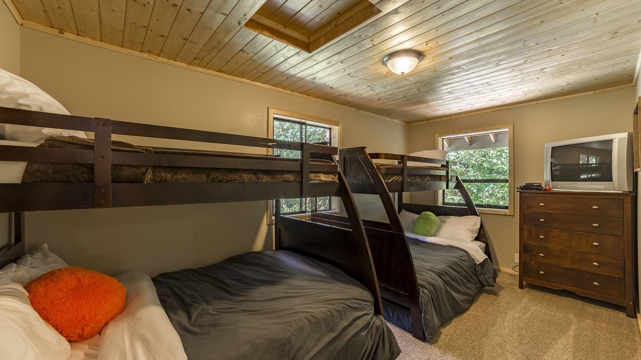 Photo of Bedroom in Glacier