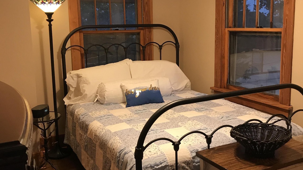 Photo of Bedroom in Dundee-Happy Hollow Historic District