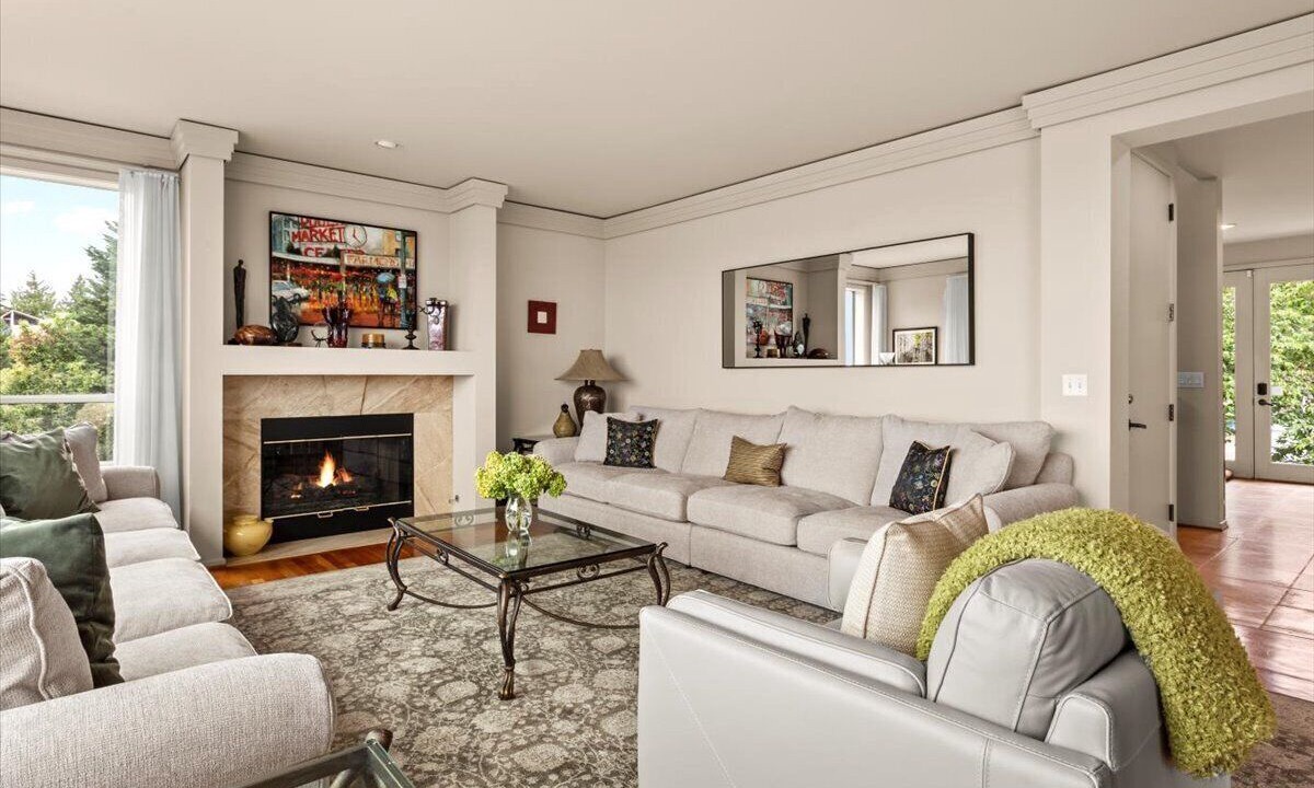 Photo of Livingroom in North Admiral