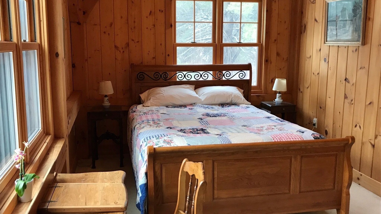 Photo of Bedroom in Lee