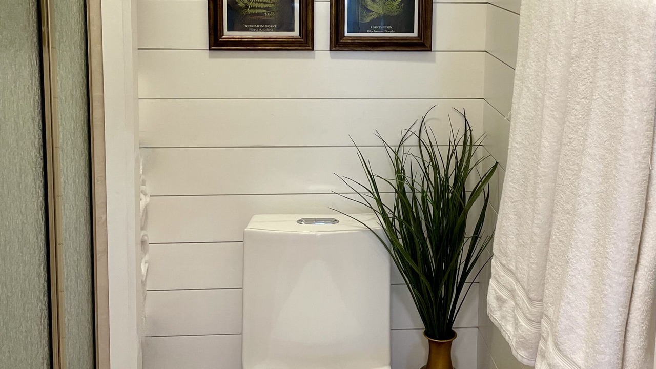 Photo of Bathroom in Fries