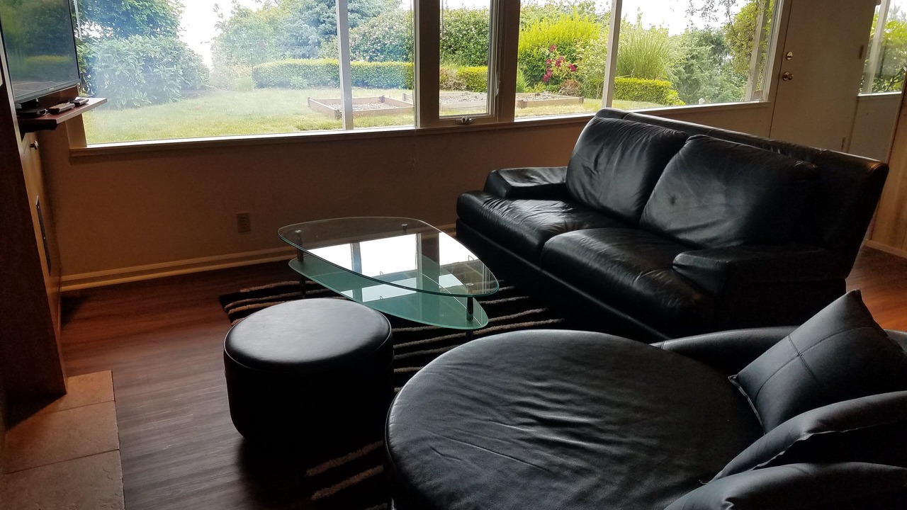Photo of Livingroom in North Admiral