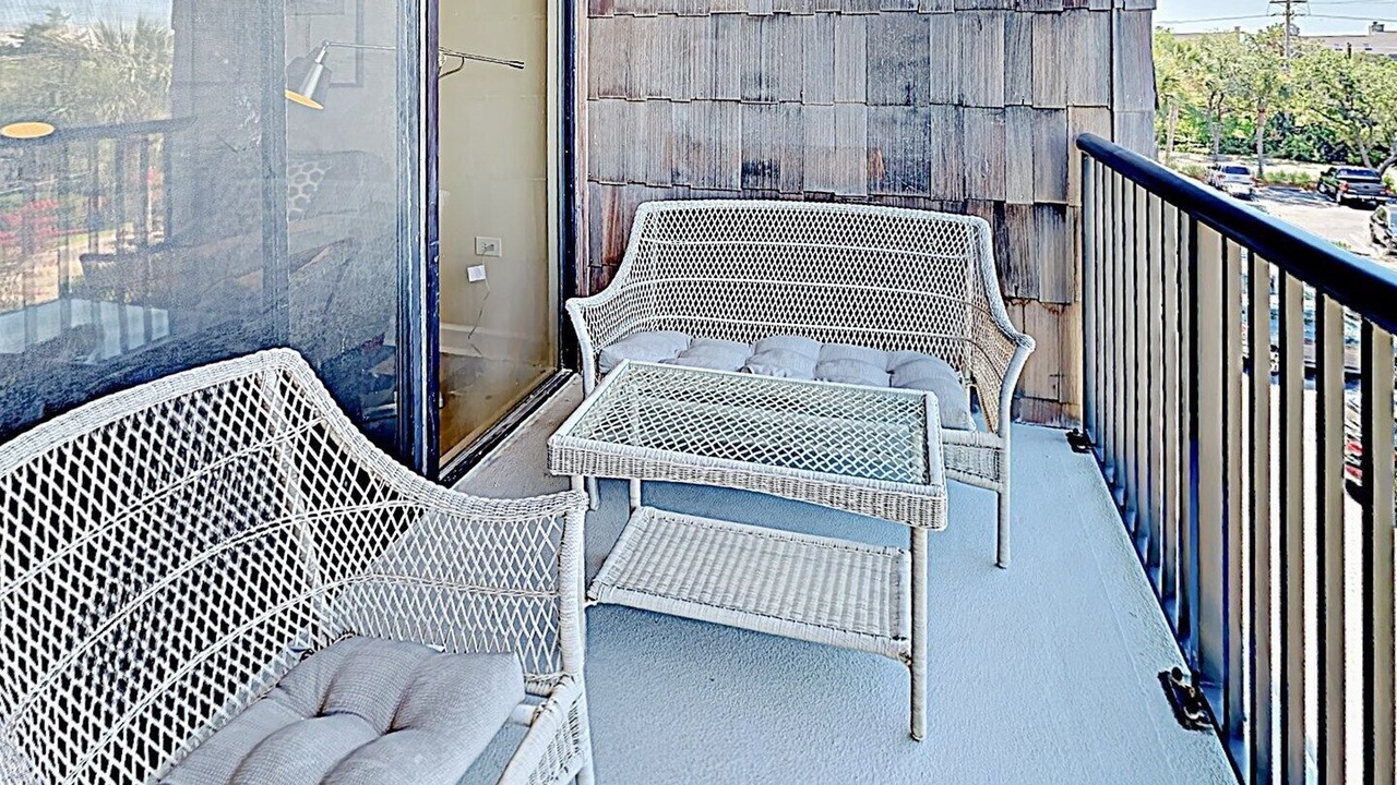 Photo of Patio Balcony in North Litchfield Beach