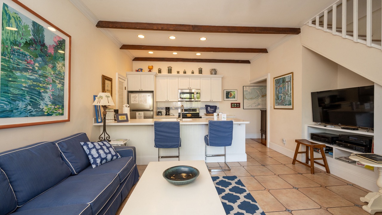 Photo of Livingroom in Downtown