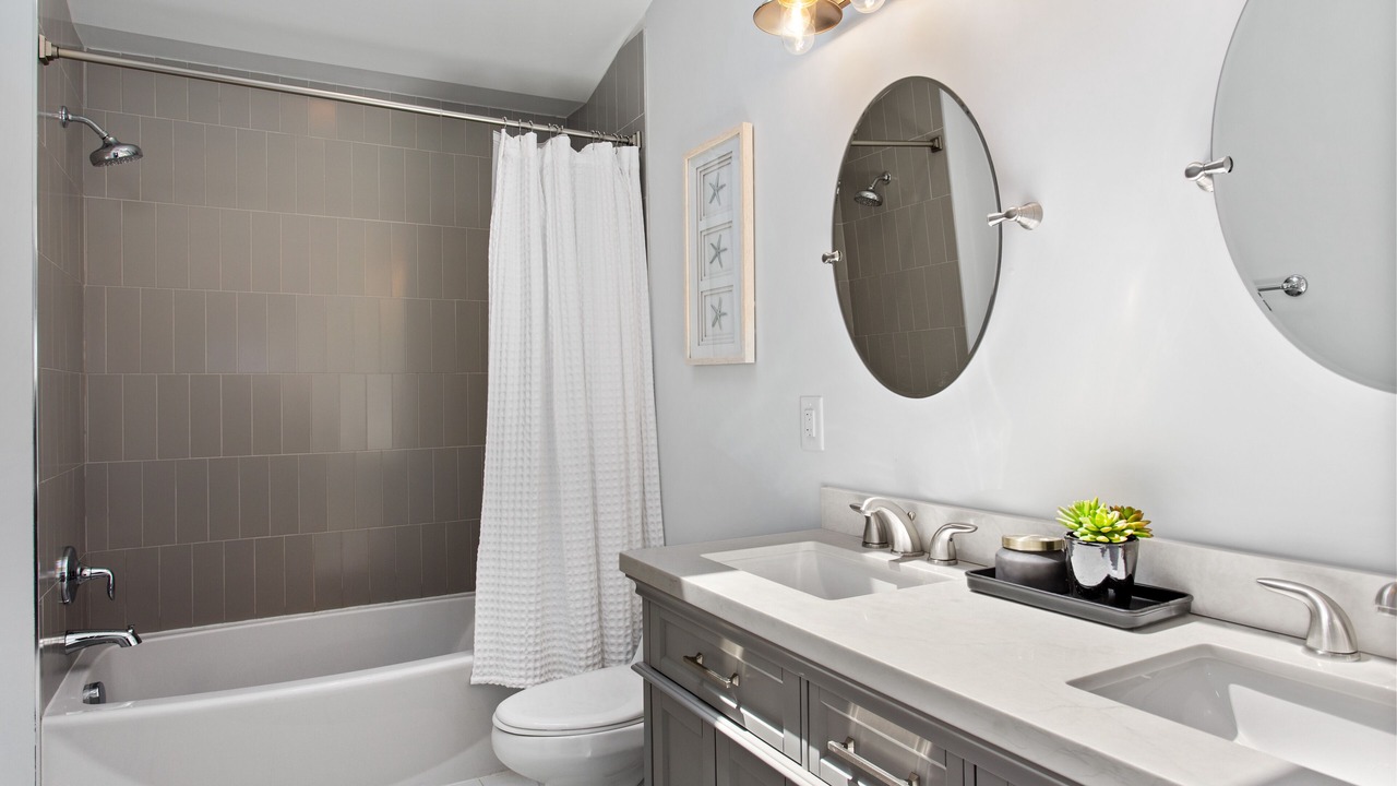 Photo of Bathroom in Union Pier