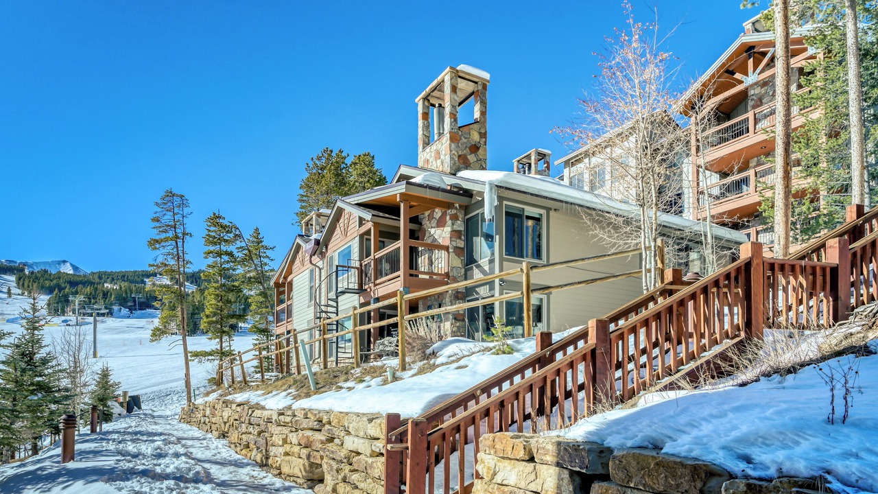 Photo of Outdoor in Peak 8