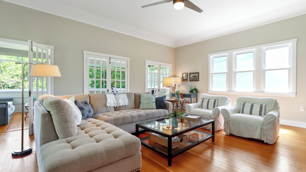 Photo of Livingroom in Williams Bay