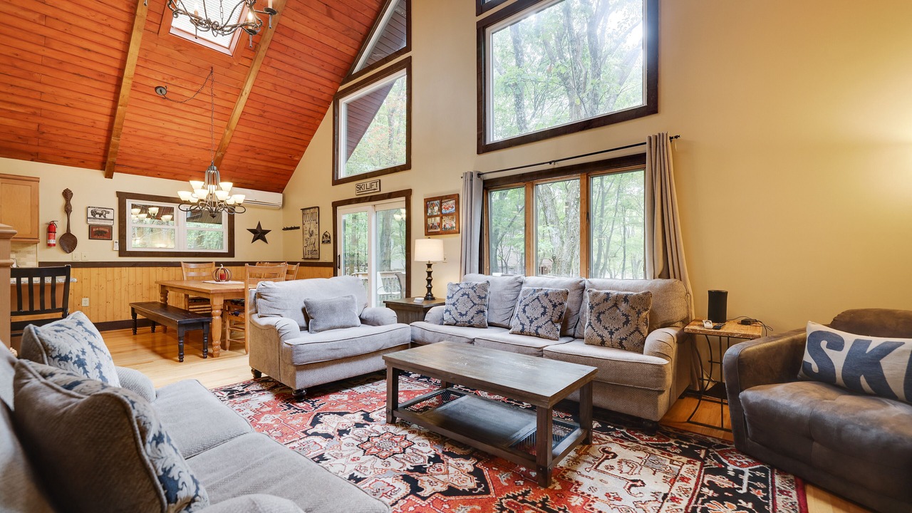 Photo of Livingroom in Lake Harmony Estates