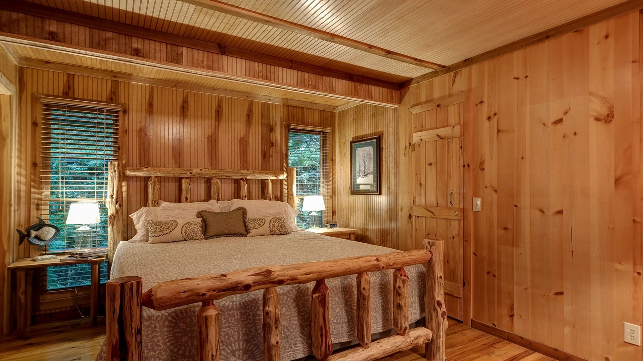 Photo of Bedroom in Hayesville