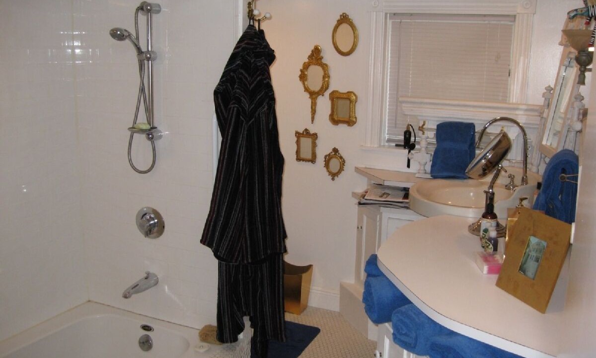 Photo of Bathroom in Dolores Heights