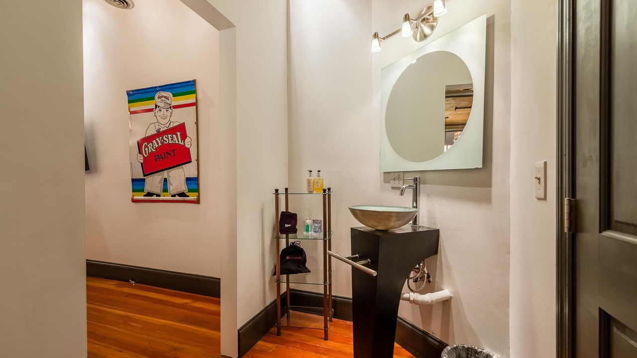 Photo of Bathroom in North Capitol