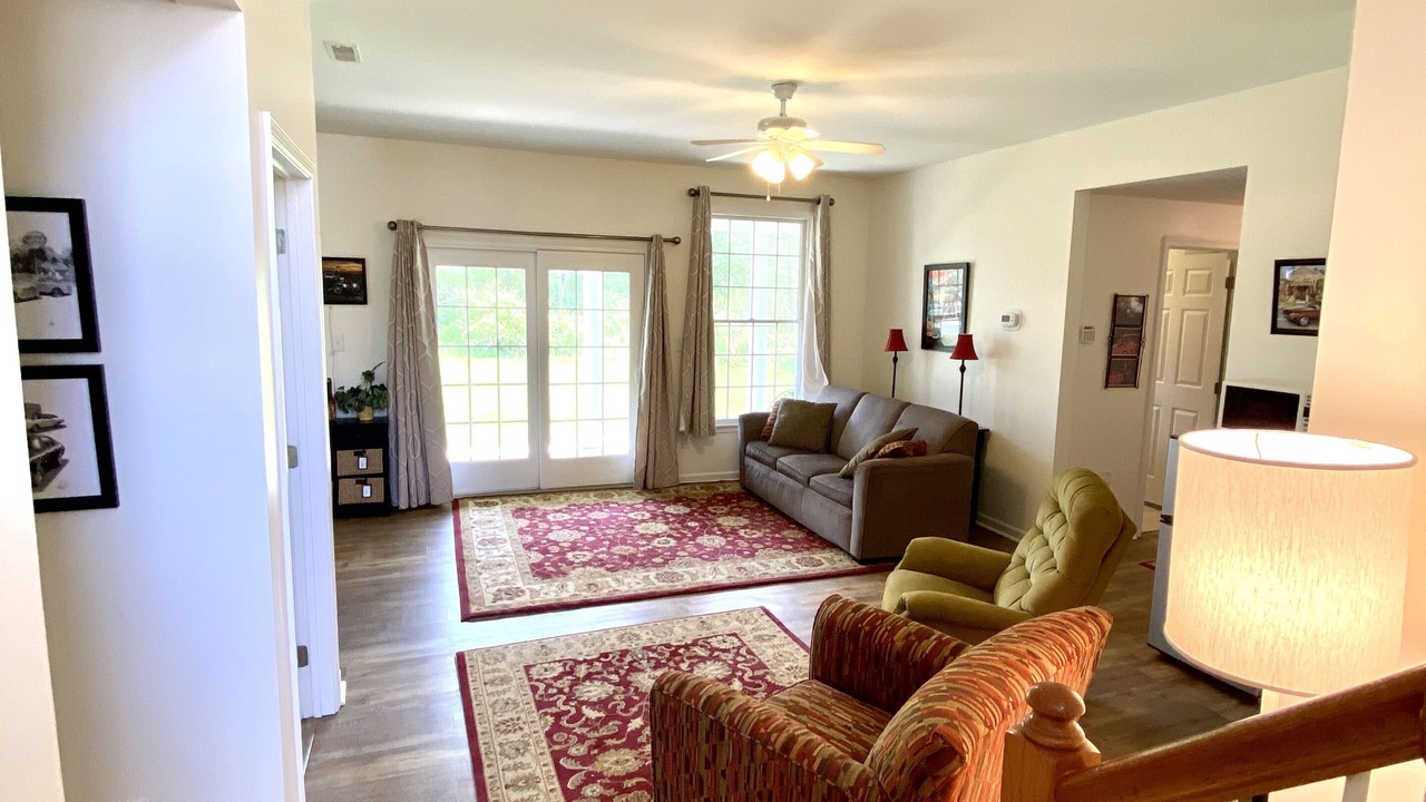 Photo of Livingroom in Bayside