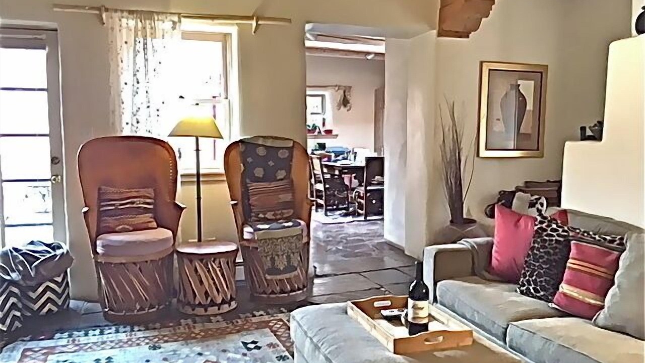 Photo of Livingroom in Historic Eastside