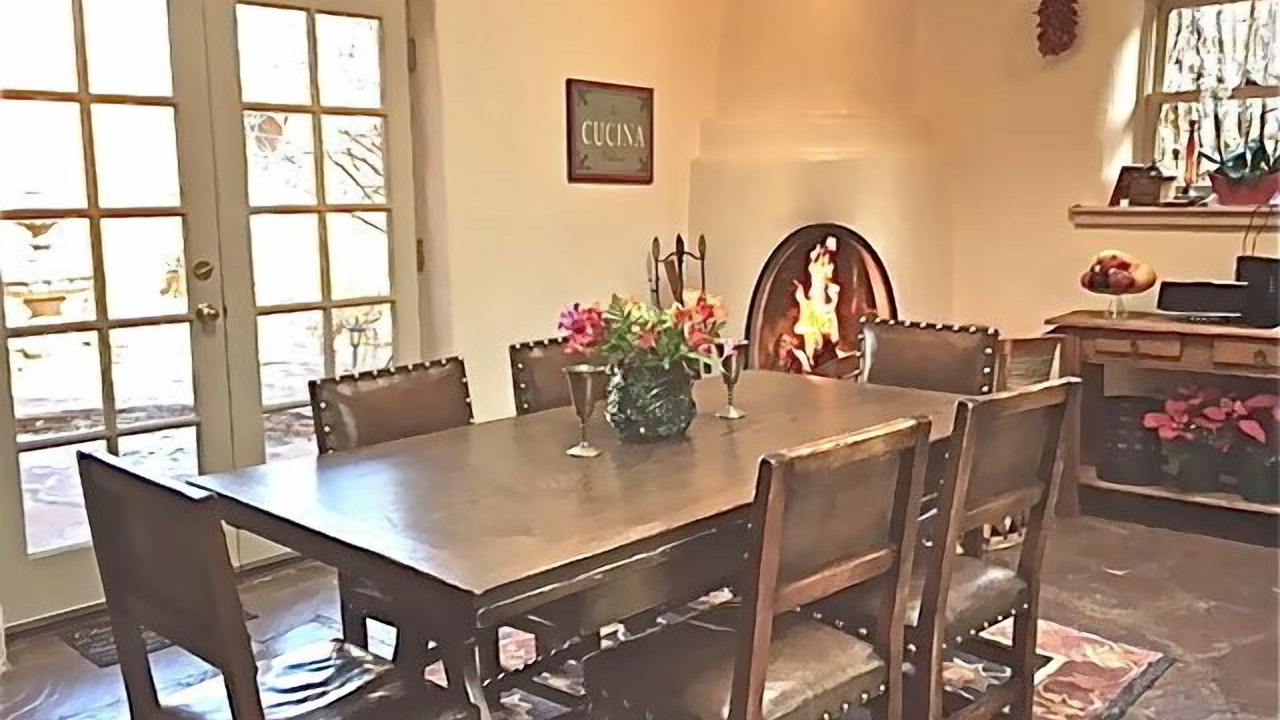 Photo of Livingroom in Historic Eastside