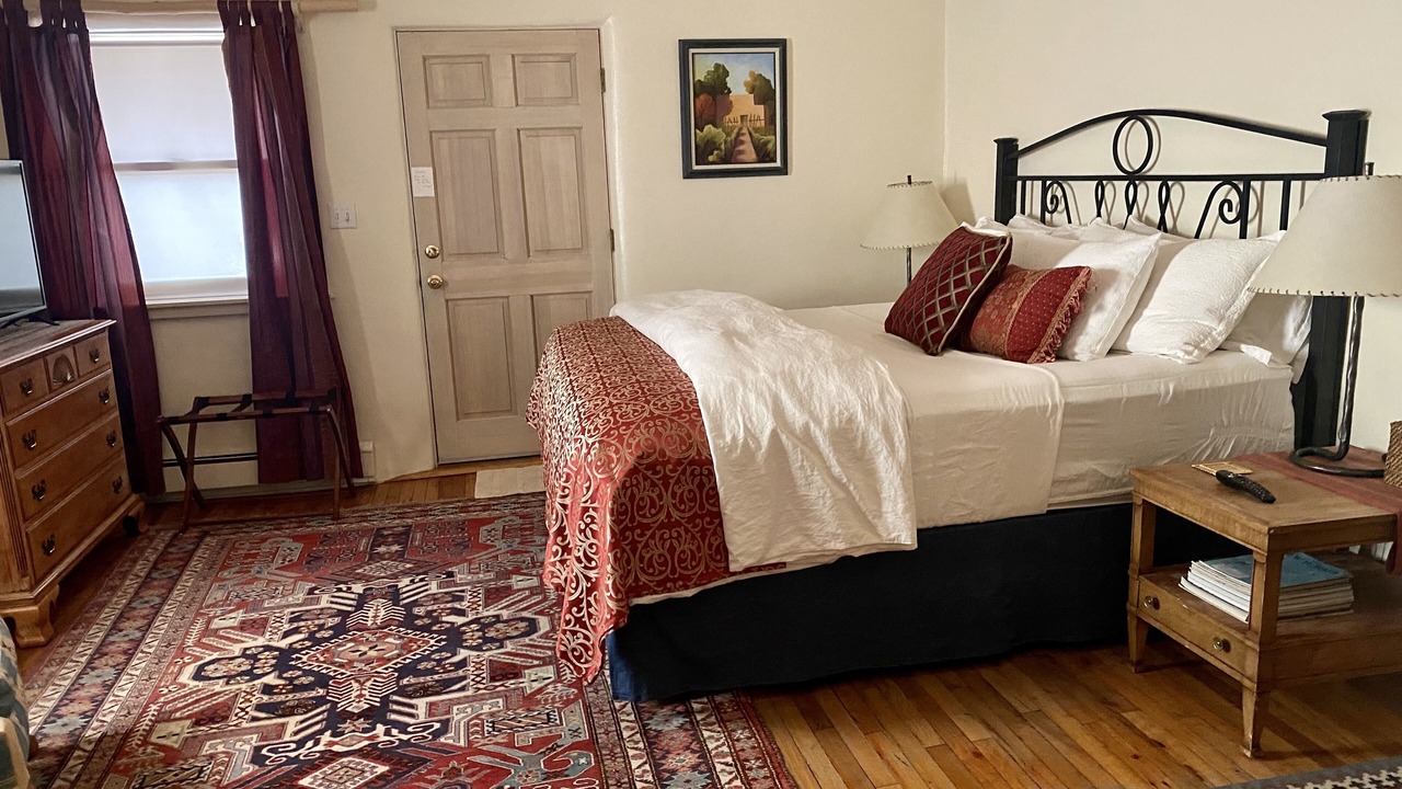 Photo of Livingroom in Historic Eastside