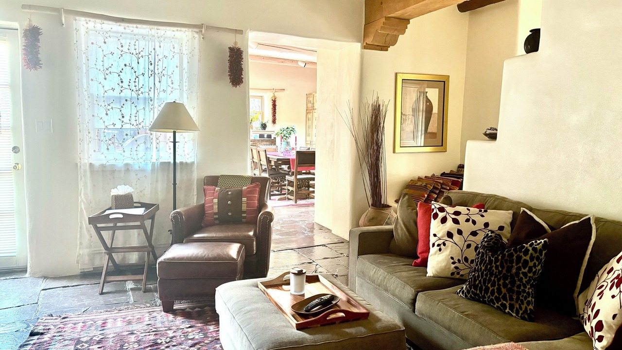 Photo of Livingroom in Historic Eastside