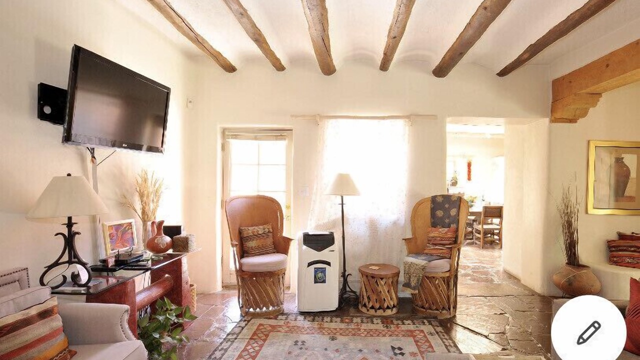 Photo of Livingroom in Historic Eastside