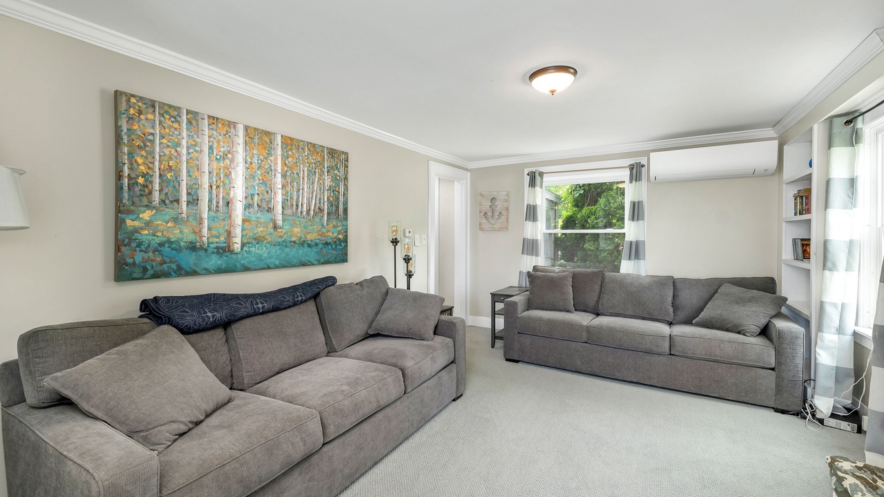 Photo of Livingroom in Weirs Beach
