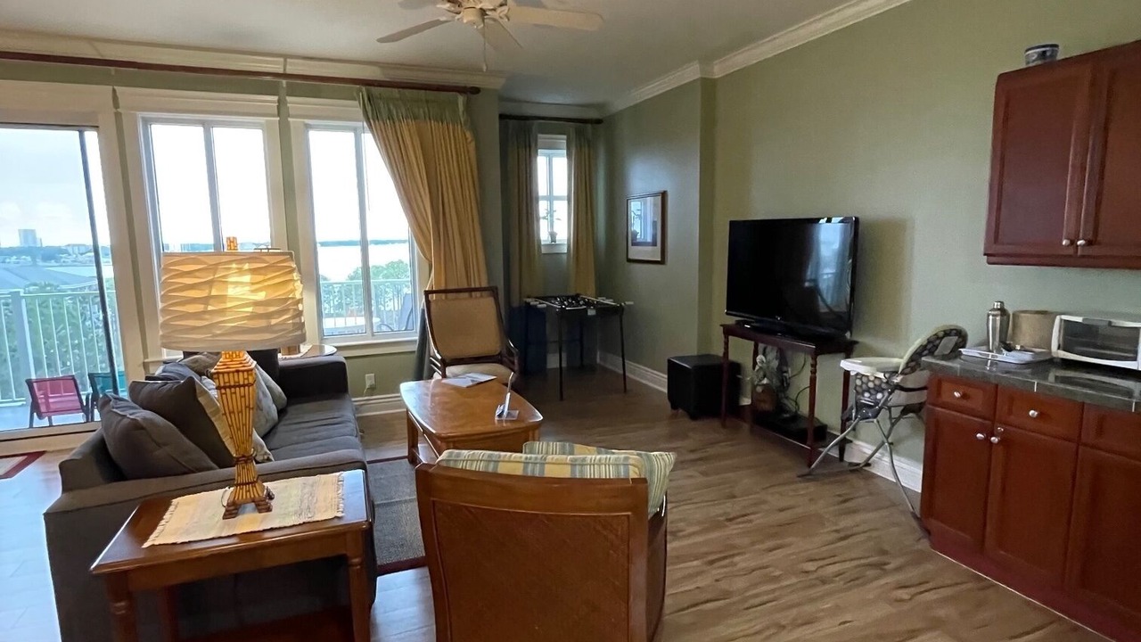 Photo of Livingroom in Baytowne Wharf