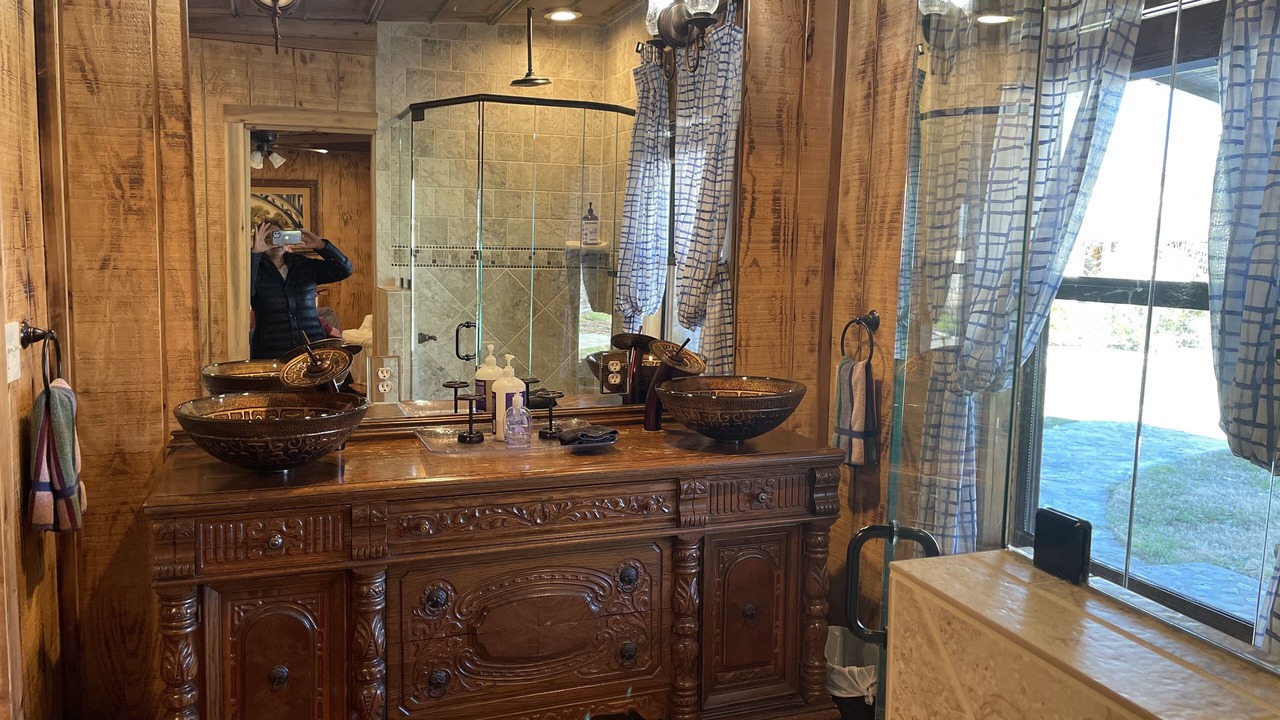 Photo of Bathroom in Hunt
