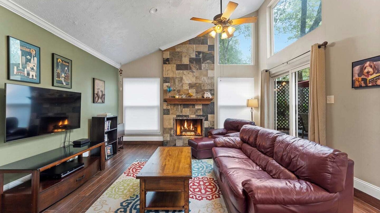 Photo of Livingroom in Grogan's Mill