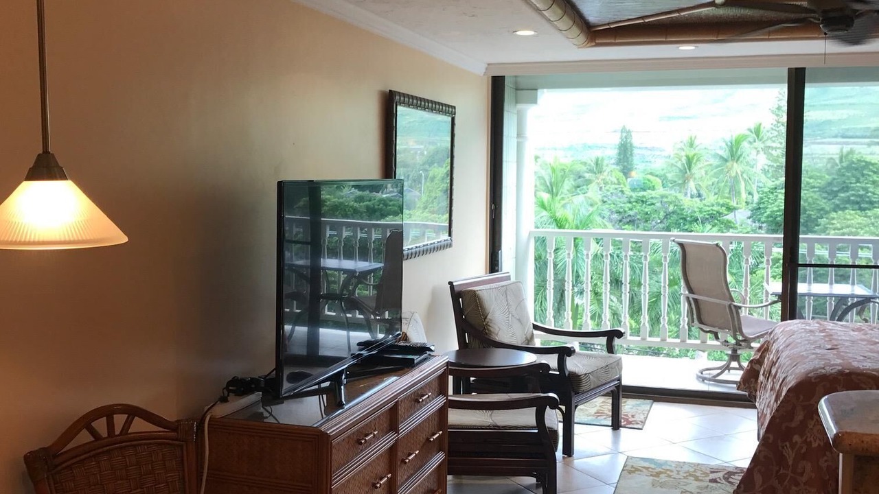 Photo of Livingroom in Historic Lahaina Front Street