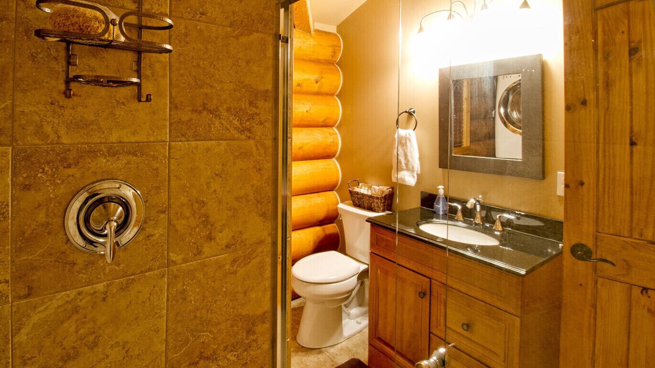 Photo of Bathroom in Leavenworth
