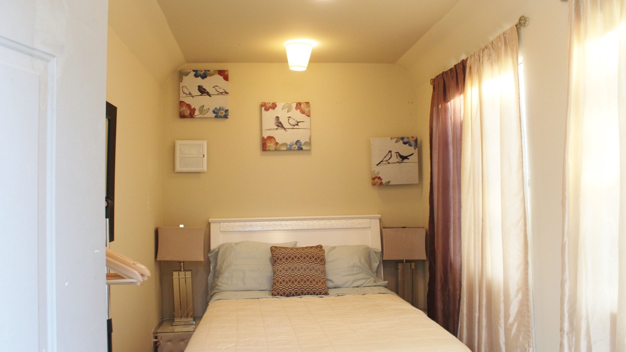 Photo of Bedroom in Broadway