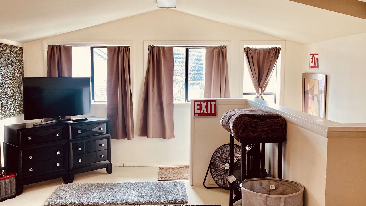 Photo of Bedroom in Broadway