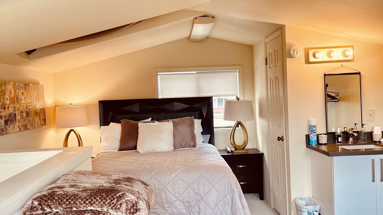 Photo of Bedroom in Broadway