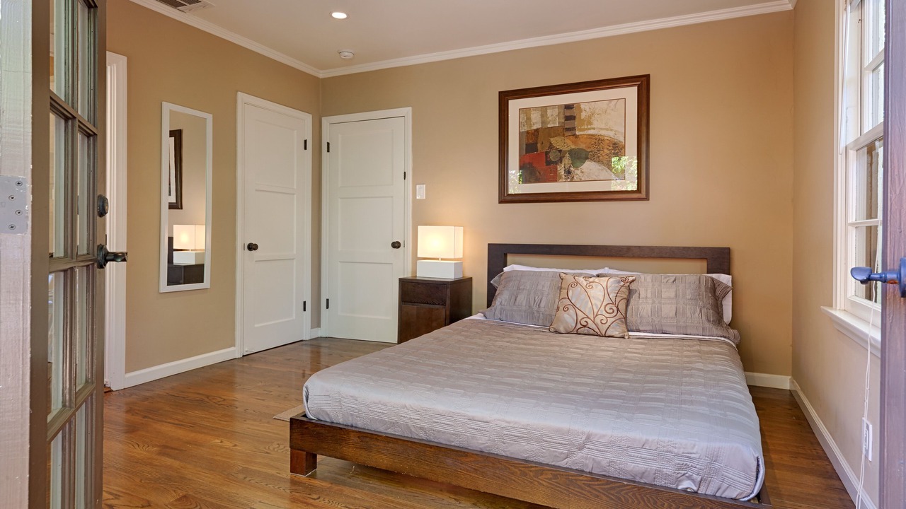 Photo of Bedroom in Fairfax District