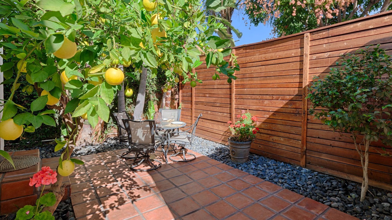 Photo of Outdoor in Fairfax District