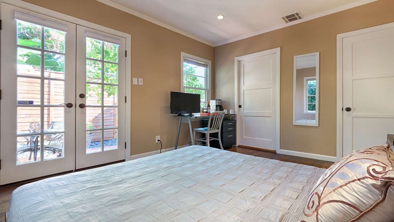 Photo of Bedroom in Fairfax District