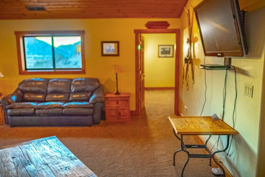 Photo of Livingroom in Canon City