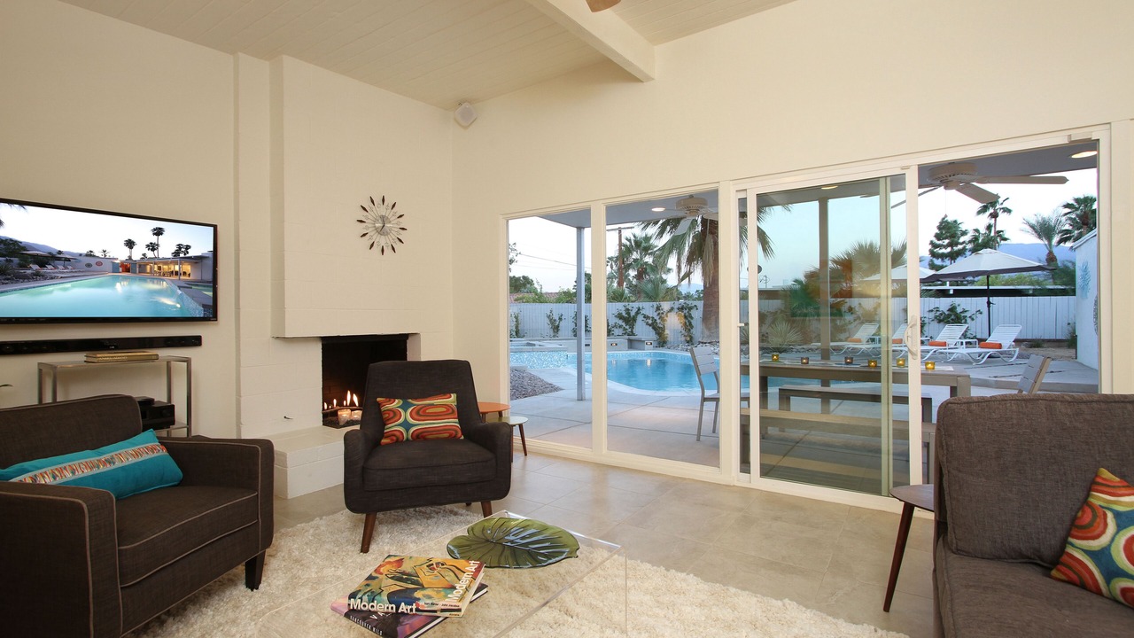 Photo of Livingroom in Racquet Club Estates