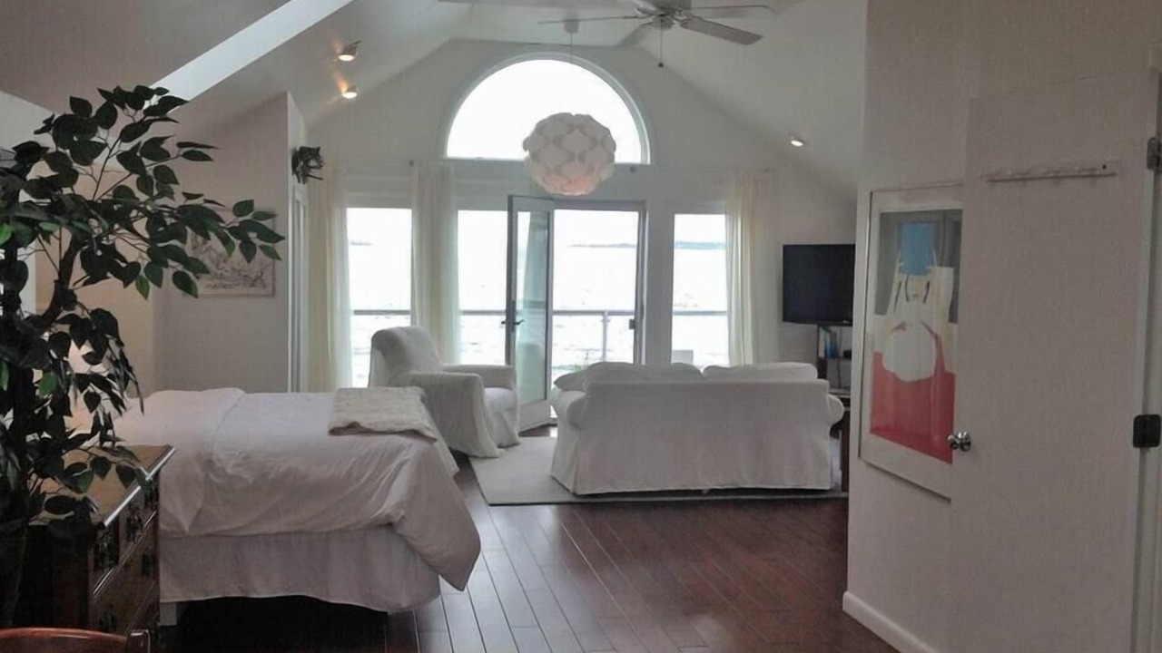 Photo of Bedroom in Swampscott