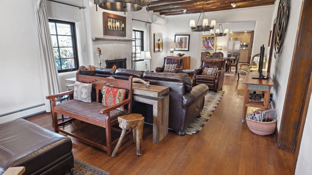 Photo of Livingroom in Historic Eastside