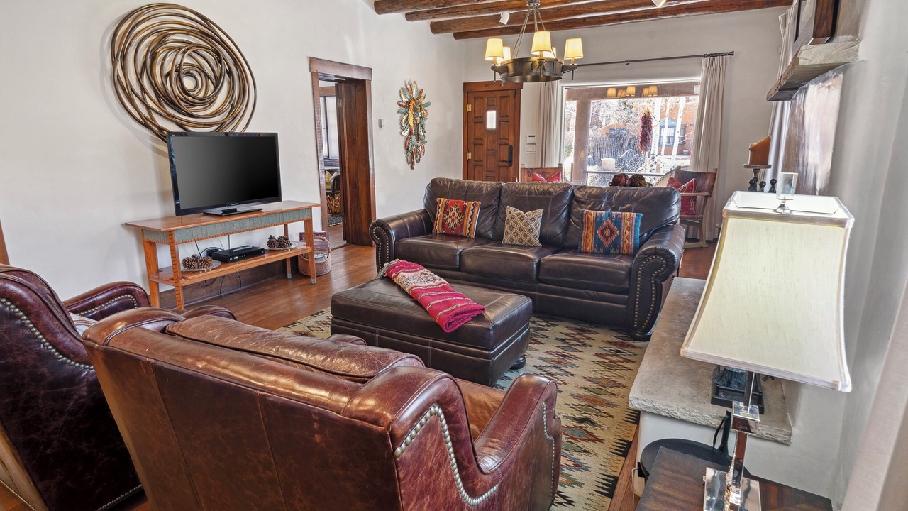 Photo of Livingroom in Historic Eastside