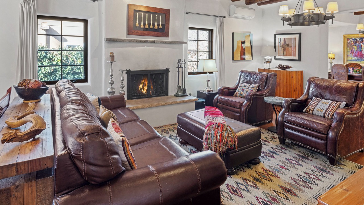 Photo of Livingroom in Historic Eastside