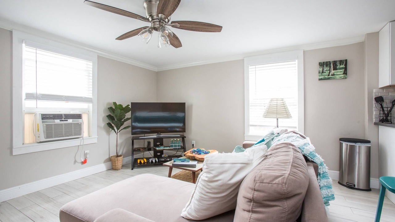 Photo of Livingroom in Central Carrollton Association