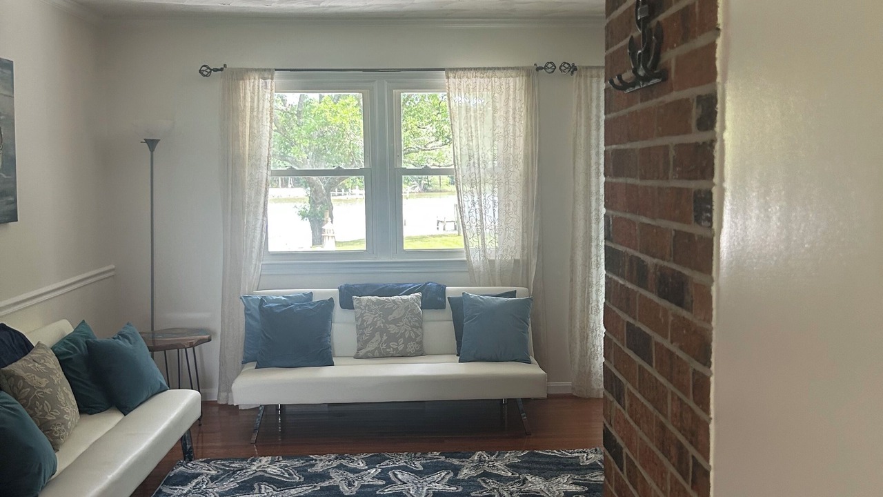 Photo of Livingroom in Rock Point