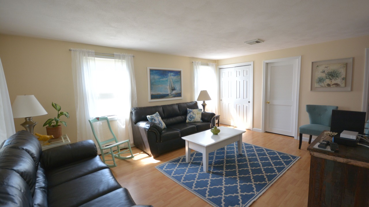 Photo of Livingroom in Eastward Look