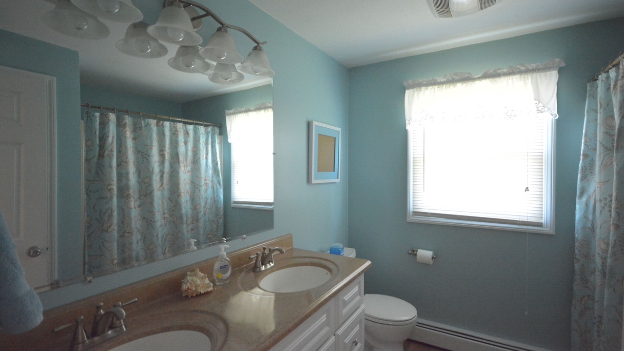 Photo of Bathroom in Eastward Look